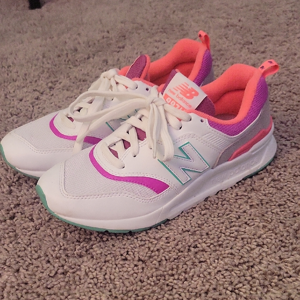 New Balance 997H Women's White and Purple Sneakers Size 6.5